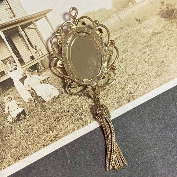 SOLD-Vintage WHITING & DAVIS Iridescent Golden Amber Glass Cameo Tassel Pendant - Picture 11 of 11
